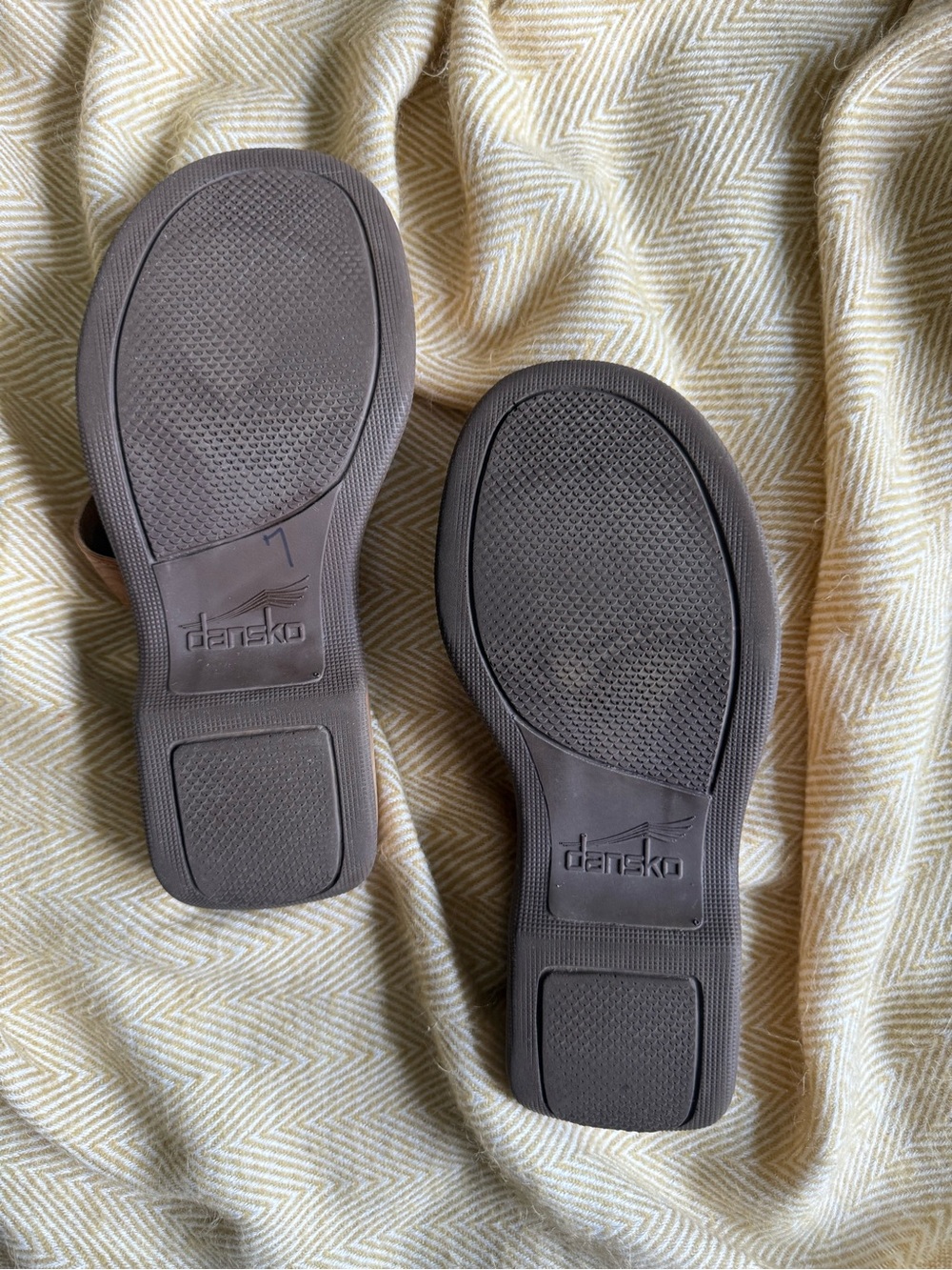 Dansko Tan Embossed Leather Toe-Loop Comfort Slide Sandals Size US 8.5-9 EU 39 - Picture 6 of 11